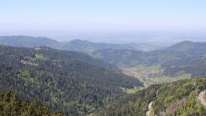 Dieses Bild zeigt eine Webcam-Aufnahme vom Achertal, aufgenommen am Donnerstag, den 30.04.2026 um 13:00 Uhr. Die Temperatur betrug 8.7°C.