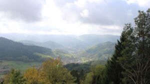 Dieses Bild zeigt eine Webcam-Aufnahme vom Achertal, aufgenommen am Mittwoch, den 28.10.2026 um 12:40 Uhr. Die Temperatur betrug 10.8°C.