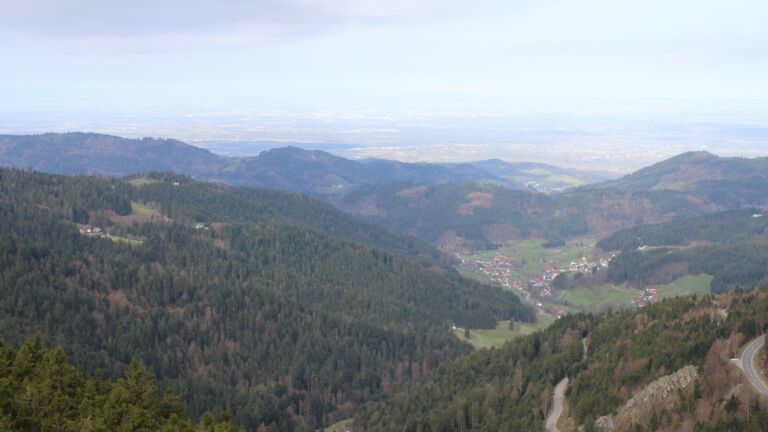 Dieses Bild zeigt eine Webcam-Aufnahme vom Achertal, aufgenommen am Montag, den 06.04.2026 um 09:30 Uhr. Die Temperatur betrug 8.1°C.