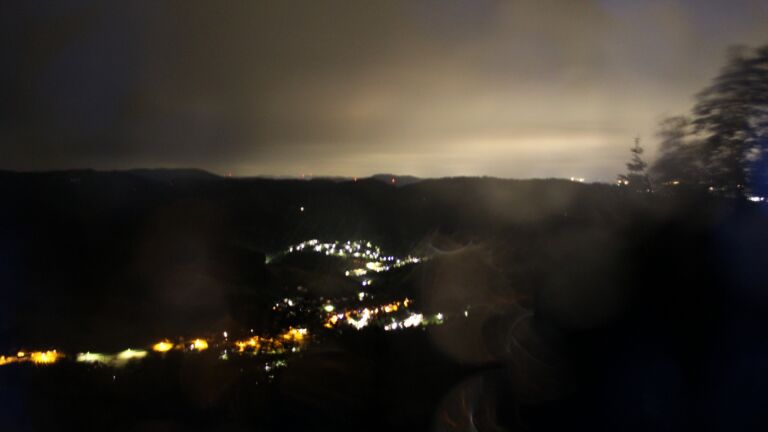 Dieses Bild zeigt eine Webcam-Aufnahme vom Achertal, aufgenommen am Freitag, den 12.06.2026 um 02:30 Uhr. Die Temperatur betrug 8.3°C.