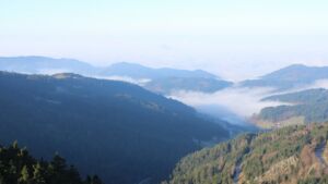 Dieses Bild zeigt eine Webcam-Aufnahme vom Achertal, aufgenommen am Samstag, den 13.12.2025 um 10:40 Uhr. Die Temperatur betrug 11.2°C.