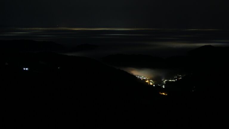 Dieses Bild zeigt eine Webcam-Aufnahme vom Achertal, aufgenommen am Dienstag, den 20.01.2026 um 00:50 Uhr. Die Temperatur betrug 7.9°C.