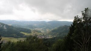 Dieses Bild zeigt eine Webcam-Aufnahme vom Achertal, aufgenommen am Freitag, den 28.08.2026 um 13:10 Uhr. Die Temperatur betrug 17.9°C.