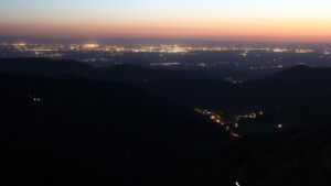 Dieses Bild zeigt eine Webcam-Aufnahme vom Achertal, aufgenommen am Mittwoch, den 29.04.2026 um 21:40 Uhr. Die Temperatur betrug 8.4°C.