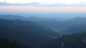Dieses Bild zeigt eine Webcam-Aufnahme vom Achertal, aufgenommen am Freitag, den 08.05.2026 um 21:20 Uhr. Die Temperatur betrug 9.6°C.