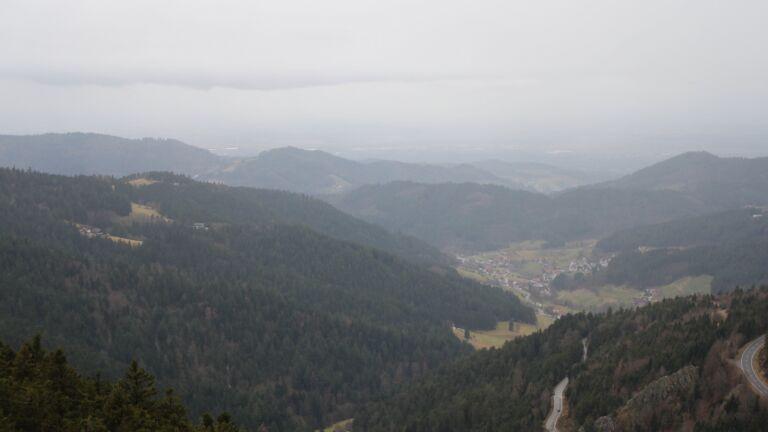 Dieses Bild zeigt eine Webcam-Aufnahme vom Achertal, aufgenommen am Freitag, den 13.02.2026 um 16:30 Uhr. Die Temperatur betrug 3.6°C.