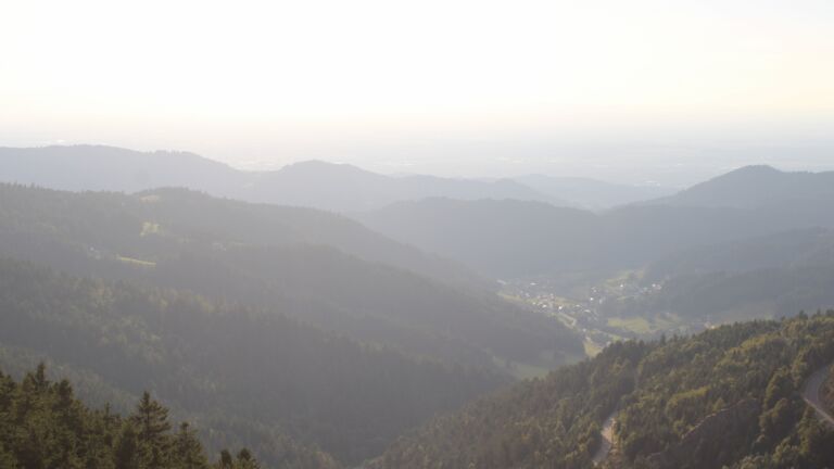 Dieses Bild zeigt eine Webcam-Aufnahme vom Achertal, aufgenommen am Sonntag, den 07.09.2025 um 18:50 Uhr. Die Temperatur betrug 20°C.