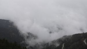 Dieses Bild zeigt eine Webcam-Aufnahme vom Achertal, aufgenommen am Sonntag, den 12.04.2026 um 16:30 Uhr. Die Temperatur betrug 2°C.