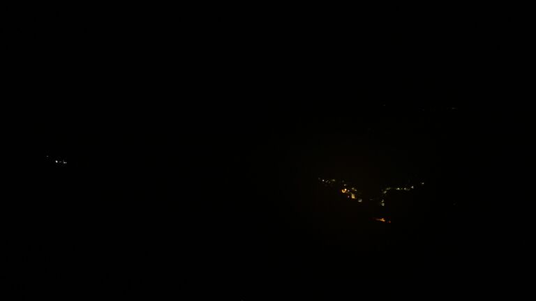 Dieses Bild zeigt eine Webcam-Aufnahme vom Achertal, aufgenommen am Dienstag, den 22.07.2025 um 04:00 Uhr. Die Temperatur betrug 10.9°C.