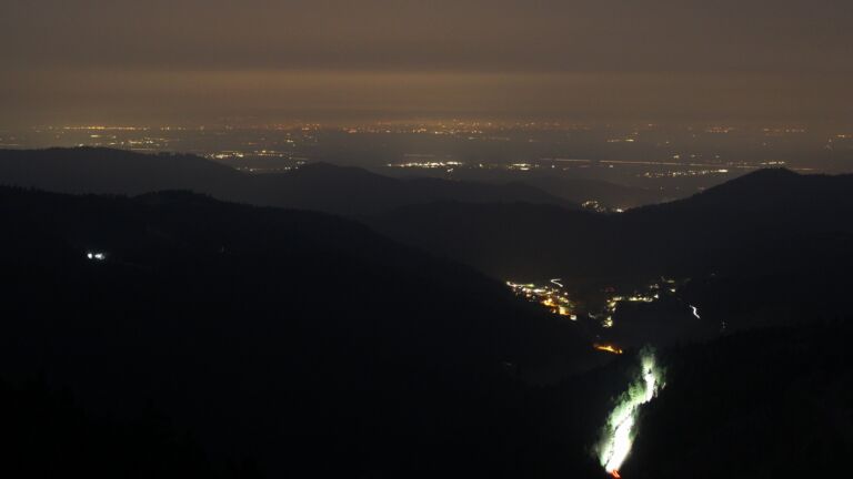 Dieses Bild zeigt eine Webcam-Aufnahme vom Achertal, aufgenommen am Montag, den 09.03.2026 um 05:40 Uhr. Die Temperatur betrug 8.1°C.