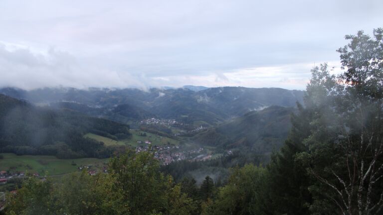 Dieses Bild zeigt eine Webcam-Aufnahme vom Achertal, aufgenommen am Donnerstag, den 08.10.2026 um 18:50 Uhr. Die Temperatur betrug 7.9°C.