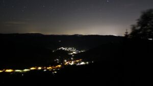 Dieses Bild zeigt eine Webcam-Aufnahme vom Achertal, aufgenommen am Freitag, den 22.05.2026 um 02:30 Uhr. Die Temperatur betrug 14.9°C.