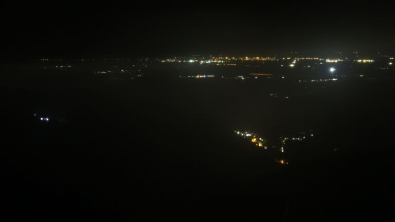 Dieses Bild zeigt eine Webcam-Aufnahme vom Achertal, aufgenommen am Dienstag, den 21.10.2025 um 01:30 Uhr. Die Temperatur betrug 8.1°C.