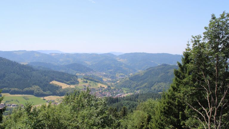 Dieses Bild zeigt eine Webcam-Aufnahme vom Achertal, aufgenommen am Donnerstag, den 25.06.2026 um 13:10 Uhr. Die Temperatur betrug 32.1°C.