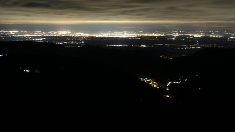 Dieses Bild zeigt eine Webcam-Aufnahme vom Achertal, aufgenommen am Mittwoch, den 29.10.2025 um 05:10 Uhr. Die Temperatur betrug 5.9°C.