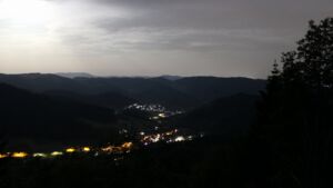 Dieses Bild zeigt eine Webcam-Aufnahme vom Achertal, aufgenommen am Sonntag, den 31.05.2026 um 02:00 Uhr. Die Temperatur betrug 21.7°C.