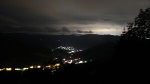 Dieses Bild zeigt eine Webcam-Aufnahme vom Achertal, aufgenommen am Dienstag, den 09.06.2026 um 01:30 Uhr. Die Temperatur betrug 14.2°C.