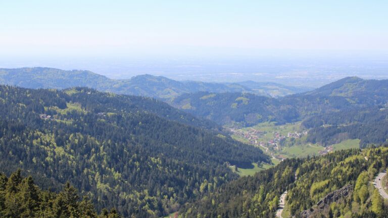 Dieses Bild zeigt eine Webcam-Aufnahme vom Achertal, aufgenommen am Samstag, den 25.04.2026 um 14:40 Uhr. Die Temperatur betrug 13.4°C.