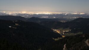 Dieses Bild zeigt eine Webcam-Aufnahme vom Achertal, aufgenommen am Montag, den 02.03.2026 um 00:30 Uhr. Die Temperatur betrug 3.4°C.