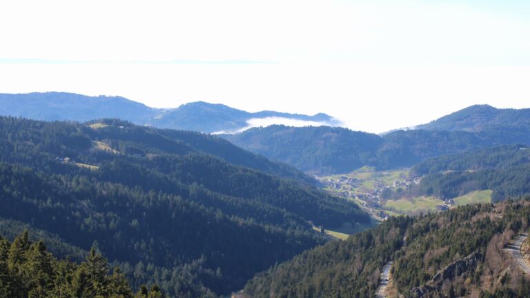 Dieses Bild zeigt eine Webcam-Aufnahme vom Achertal, aufgenommen am Mittwoch, den 25.02.2026 um 15:00 Uhr. Die Temperatur betrug 13.9°C.