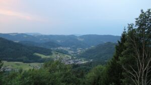 Dieses Bild zeigt eine Webcam-Aufnahme vom Achertal, aufgenommen am Dienstag, den 14.07.2026 um 05:50 Uhr. Die Temperatur betrug 25.4°C.