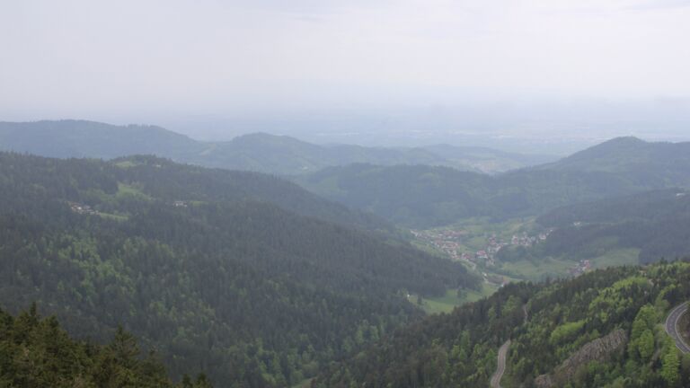 Dieses Bild zeigt eine Webcam-Aufnahme vom Achertal, aufgenommen am Samstag, den 03.05.2025 um 12:10 Uhr. Die Temperatur betrug 11.7°C.