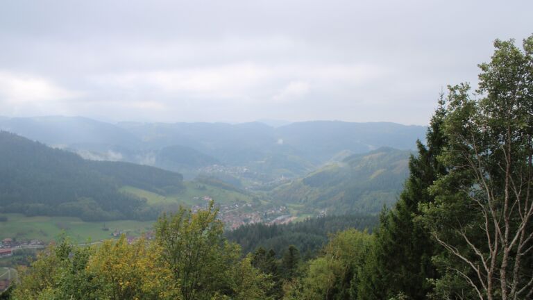 Dieses Bild zeigt eine Webcam-Aufnahme vom Achertal, aufgenommen am Montag, den 19.10.2026 um 12:10 Uhr. Die Temperatur betrug 10.4°C.