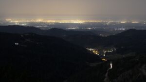 Dieses Bild zeigt eine Webcam-Aufnahme vom Achertal, aufgenommen am Freitag, den 06.03.2026 um 02:00 Uhr. Die Temperatur betrug 11.1°C.