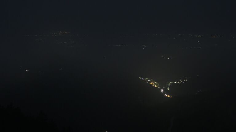 Dieses Bild zeigt eine Webcam-Aufnahme vom Achertal, aufgenommen am Montag, den 05.05.2025 um 22:20 Uhr. Die Temperatur betrug 3.1°C.