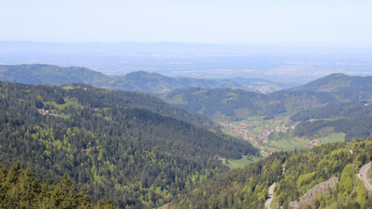 Dieses Bild zeigt eine Webcam-Aufnahme vom Achertal, aufgenommen am Montag, den 27.04.2026 um 11:30 Uhr. Die Temperatur betrug 16.1°C.