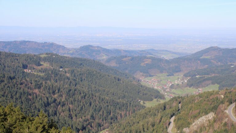 Dieses Bild zeigt eine Webcam-Aufnahme vom Achertal, aufgenommen am Donnerstag, den 09.04.2026 um 09:40 Uhr. Die Temperatur betrug 15.1°C.