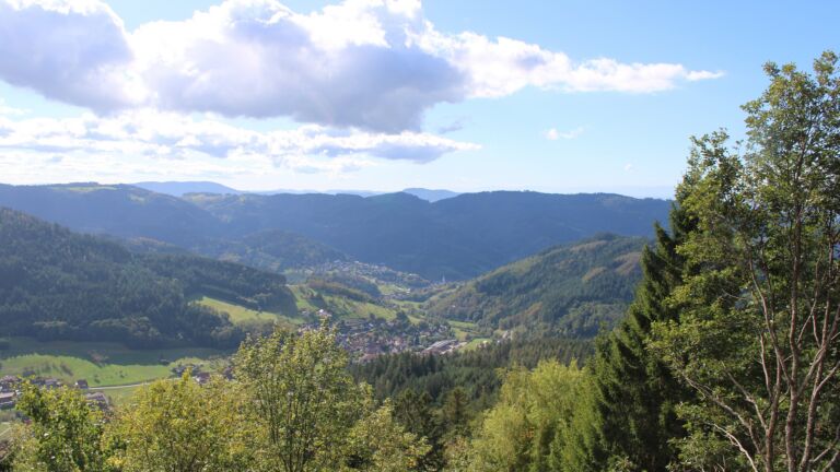 Dieses Bild zeigt eine Webcam-Aufnahme vom Achertal, aufgenommen am Montag, den 12.10.2026 um 13:40 Uhr. Die Temperatur betrug 15.6°C.