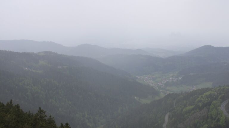 Dieses Bild zeigt eine Webcam-Aufnahme vom Achertal, aufgenommen am Samstag, den 03.05.2025 um 12:30 Uhr. Die Temperatur betrug 11.4°C.