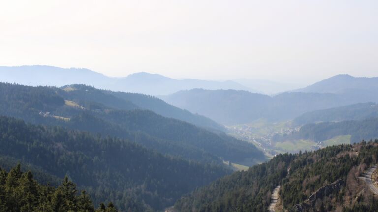 Dieses Bild zeigt eine Webcam-Aufnahme vom Achertal, aufgenommen am Samstag, den 07.03.2026 um 15:10 Uhr. Die Temperatur betrug 14°C.