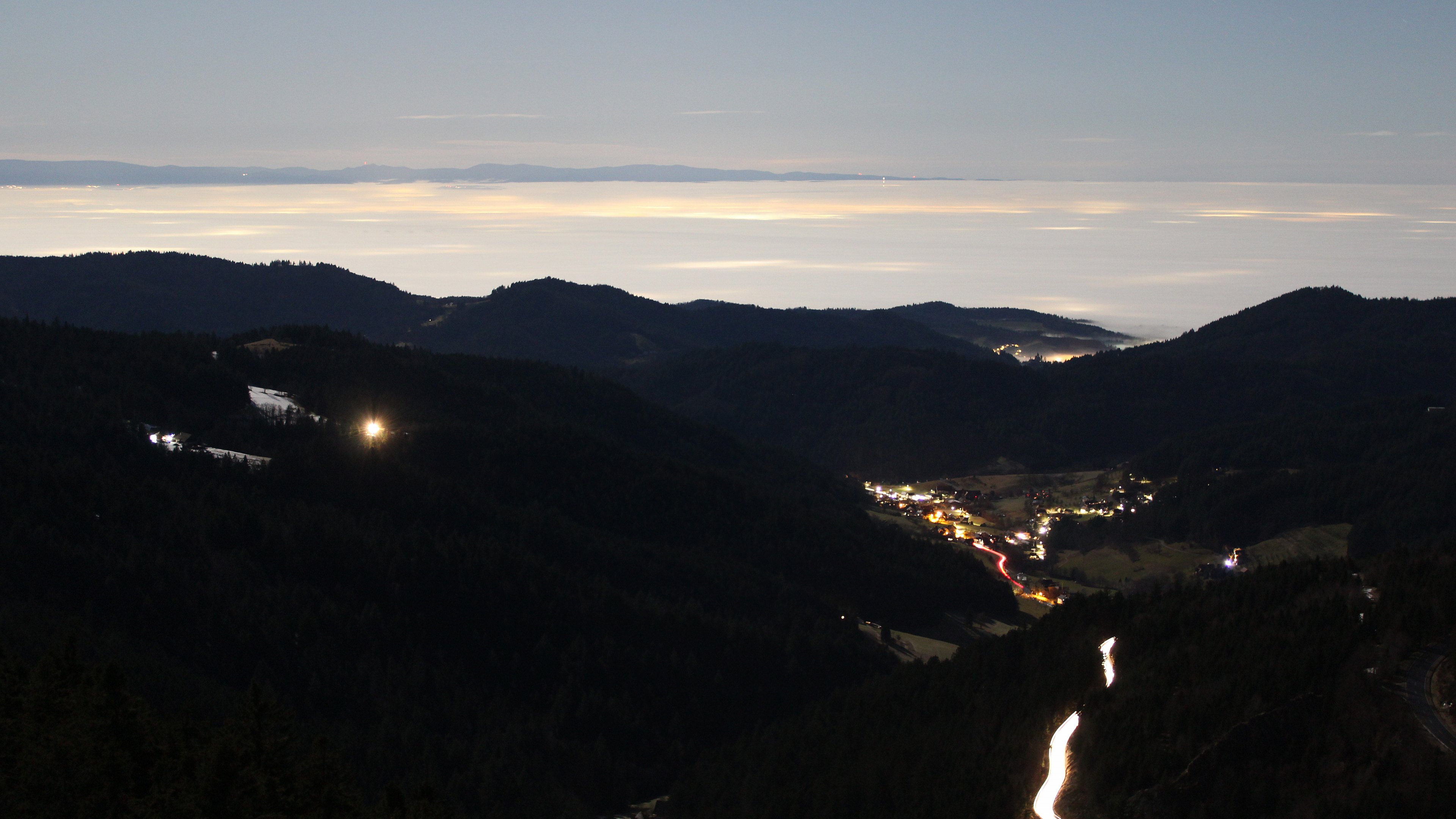 Dieses Bild zeigt eine Webcam-Aufnahme vom Achertal, aufgenommen am Mittwoch, den 04.02.2026 um 06:00 Uhr. Die Temperatur betrug 3.5°C.