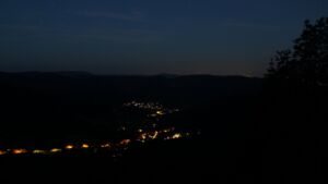Dieses Bild zeigt eine Webcam-Aufnahme vom Achertal, aufgenommen am Donnerstag, den 18.06.2026 um 04:00 Uhr. Die Temperatur betrug 21.8°C.
