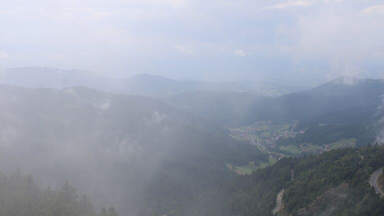 Dieses Bild zeigt eine Webcam-Aufnahme vom Achertal, aufgenommen am Mittwoch, den 30.07.2025 um 14:50 Uhr. Die Temperatur betrug 10.8°C.