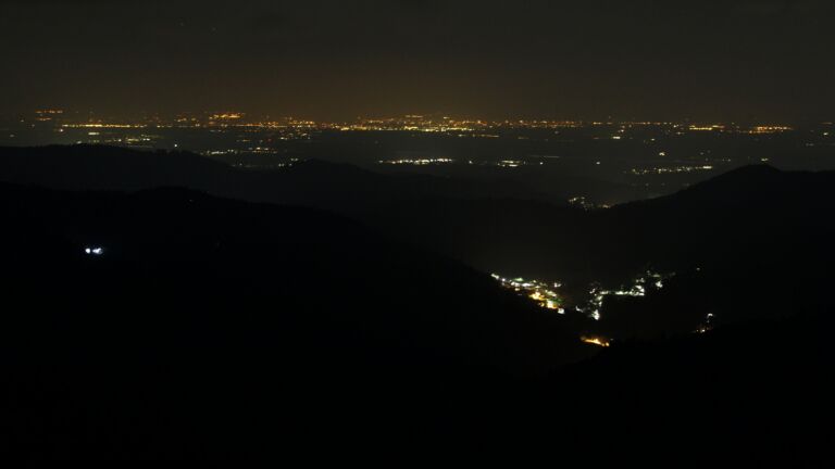 Dieses Bild zeigt eine Webcam-Aufnahme vom Achertal, aufgenommen am Donnerstag, den 19.03.2026 um 00:00 Uhr. Die Temperatur betrug 2.6°C.