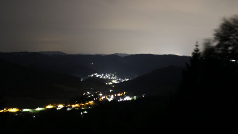 Dieses Bild zeigt eine Webcam-Aufnahme vom Achertal, aufgenommen am Mittwoch, den 15.07.2026 um 01:00 Uhr. Die Temperatur betrug 22°C.