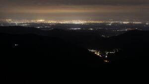 Dieses Bild zeigt eine Webcam-Aufnahme vom Achertal, aufgenommen am Donnerstag, den 16.04.2026 um 05:00 Uhr. Die Temperatur betrug 6.8°C.