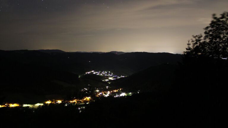 Dieses Bild zeigt eine Webcam-Aufnahme vom Achertal, aufgenommen am Dienstag, den 16.06.2026 um 02:40 Uhr. Die Temperatur betrug 16.1°C.