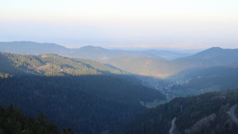 Dieses Bild zeigt eine Webcam-Aufnahme vom Achertal, aufgenommen am Freitag, den 20.03.2026 um 07:20 Uhr. Die Temperatur betrug 2.8°C.