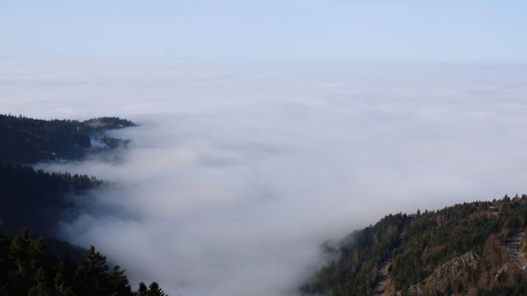 Dieses Bild zeigt eine Webcam-Aufnahme vom Achertal, aufgenommen am Sonntag, den 18.01.2026 um 12:00 Uhr. Die Temperatur betrug 7.8°C.