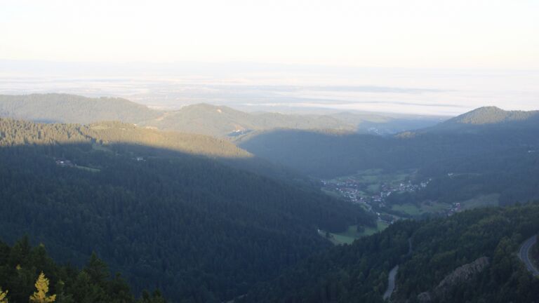 Dieses Bild zeigt eine Webcam-Aufnahme vom Achertal, aufgenommen am Samstag, den 06.09.2025 um 07:30 Uhr. Die Temperatur betrug 9.8°C.