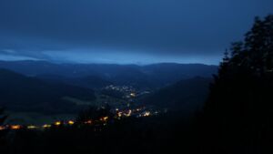 Dieses Bild zeigt eine Webcam-Aufnahme vom Achertal, aufgenommen am Dienstag, den 09.06.2026 um 04:40 Uhr. Die Temperatur betrug 13.2°C.