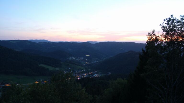 Dieses Bild zeigt eine Webcam-Aufnahme vom Achertal, aufgenommen am Samstag, den 19.09.2026 um 20:00 Uhr. Die Temperatur betrug 18°C.