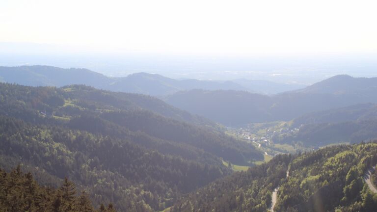 Dieses Bild zeigt eine Webcam-Aufnahme vom Achertal, aufgenommen am Sonntag, den 11.05.2025 um 19:10 Uhr. Die Temperatur betrug 15.6°C.