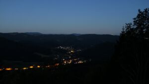 Dieses Bild zeigt eine Webcam-Aufnahme vom Achertal, aufgenommen am Samstag, den 04.07.2026 um 04:20 Uhr. Die Temperatur betrug 16.1°C.