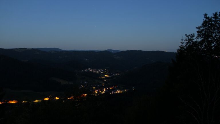 Dieses Bild zeigt eine Webcam-Aufnahme vom Achertal, aufgenommen am Samstag, den 04.07.2026 um 04:20 Uhr. Die Temperatur betrug 16.1°C.