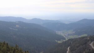 Dieses Bild zeigt eine Webcam-Aufnahme vom Achertal, aufgenommen am Sonntag, den 05.04.2026 um 17:50 Uhr. Die Temperatur betrug 10°C.